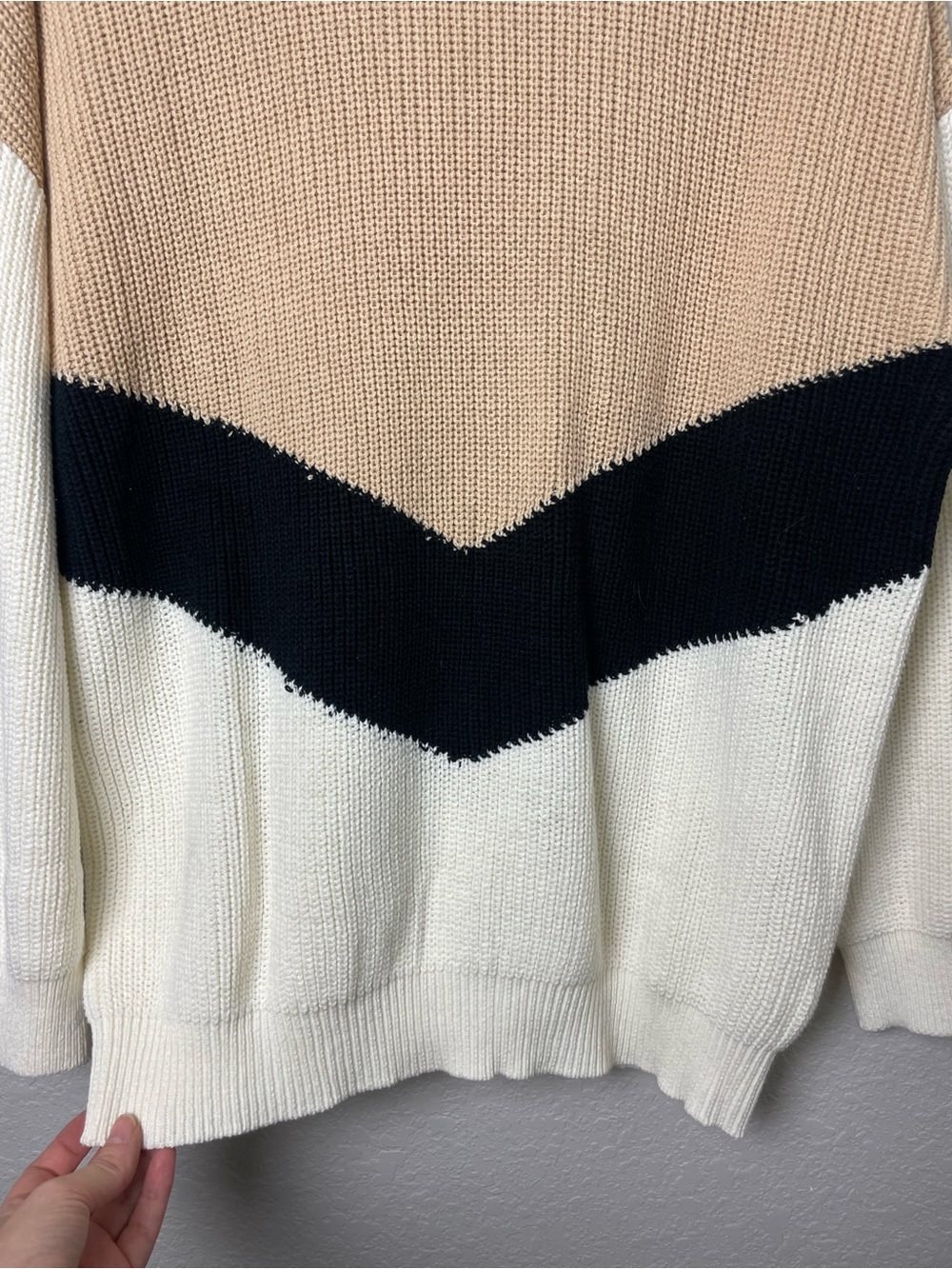Neutral Colorblock Chevron Crewneck Sweater - Beige, Black & White Size L - Picture 6 of 7